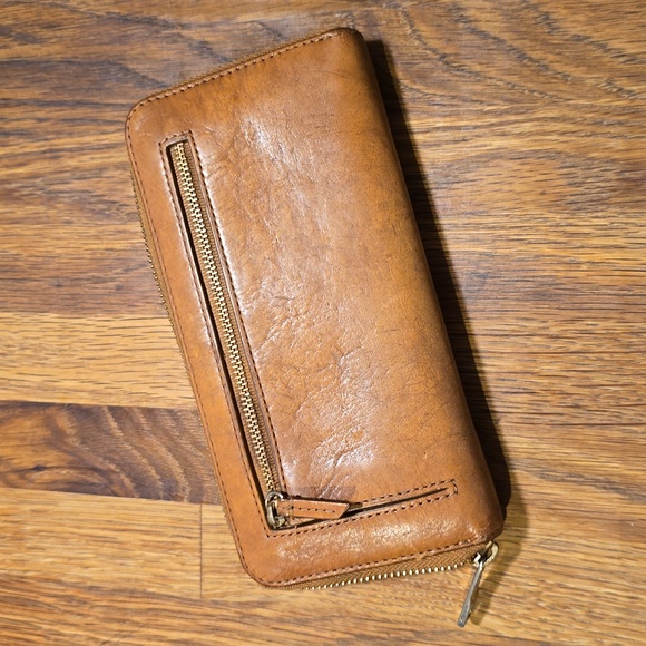 Fossil Tan Worn in Distressed Genuine Leather Zipper Wallet - Picture 4 of 4